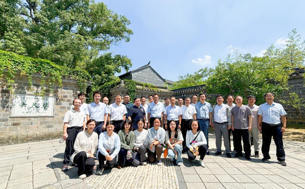推动党建与业务深度融合