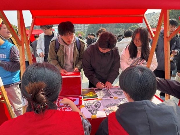 激发同学们深入领会新时代雷锋精神的内