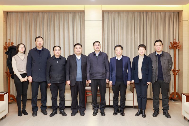 充分借鉴上海高校党建与事业发展的先进