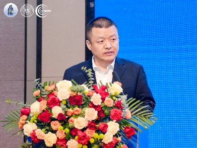 向与会代表介绍了永利总站出任那不勒斯