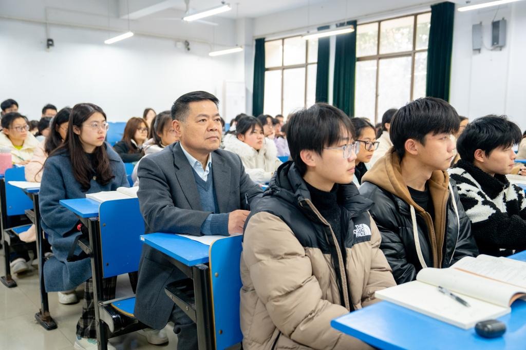 校领导深入教学一线与永利总站手机版登