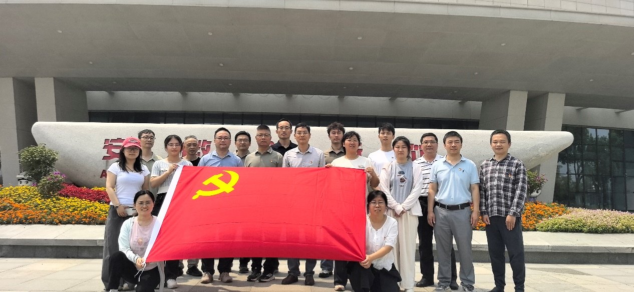 推动党建与业务工作深度融合