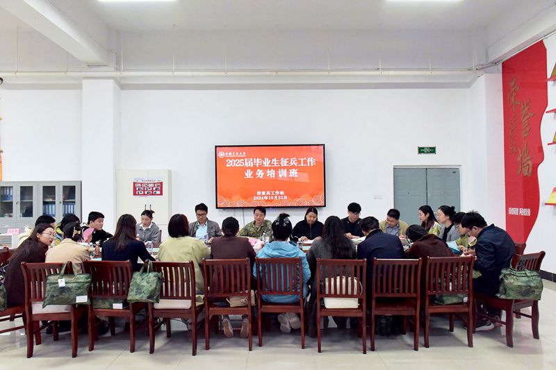 人武部部长余迪出席