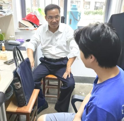 俞超和相关永利总站官网正规渠道辅导员