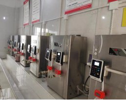 后勤以及师生的日常生活当中
